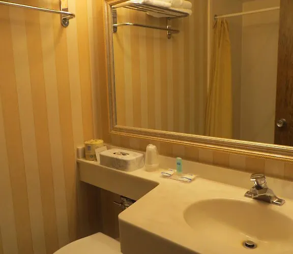 Rodeway Skokie 2*